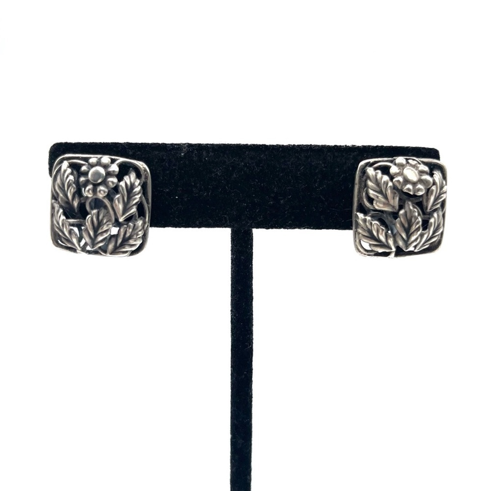 Vintage Sterling Silver Flower Design Clip on Earrings